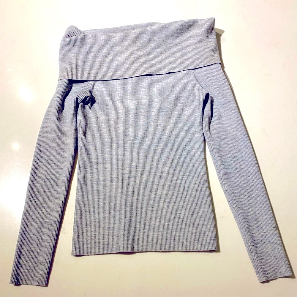Wilfred off the shoulder sweater. Great sexy sweater great for dressing up!